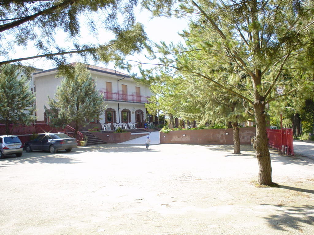 Hotel Del Lago Telese Terme Экстерьер фото
